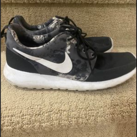 Nike Rosche - Picture 1 of 2